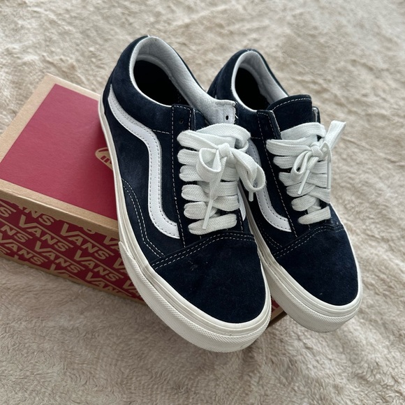 Vans - Picture 2 of 7